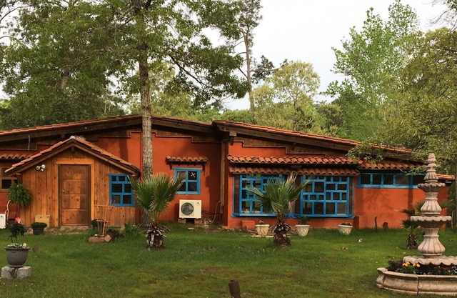 Disfruta de este hogar alegre y colorido en Jasper. 20 min Sm Rayburn