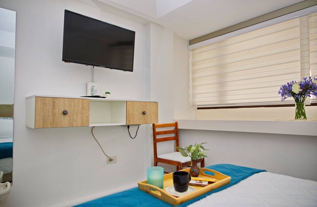 Enjoy this quiet and central place to stay. In a great safe location!