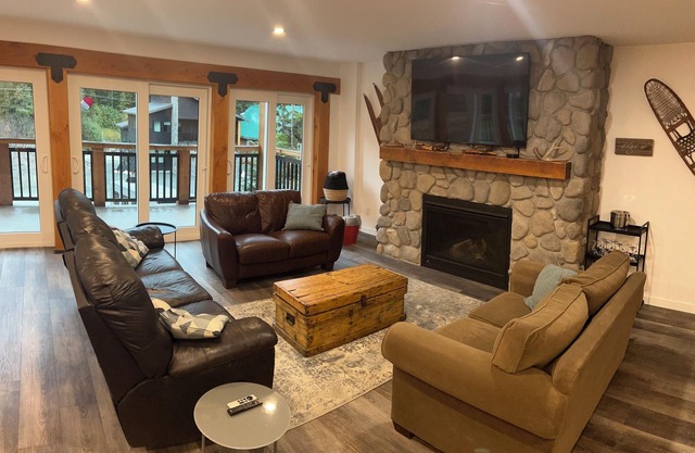 Enjoy time with family or friends in this new rental on Sasquatch Mountain !