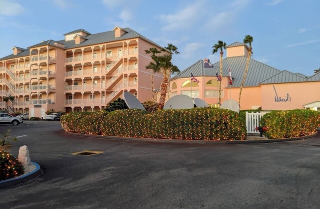 Enjoy your Christmas in a Delightful 2-bedroom resort in East End Grand Cayman!