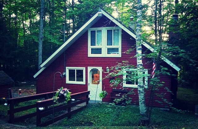 Enjoy your Getaway at the Peaceful Lakefront Chalet!