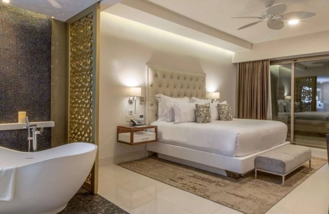 Disfrute su estancia vacacional en un hotel 5 diamantes en Cabo San Lucas