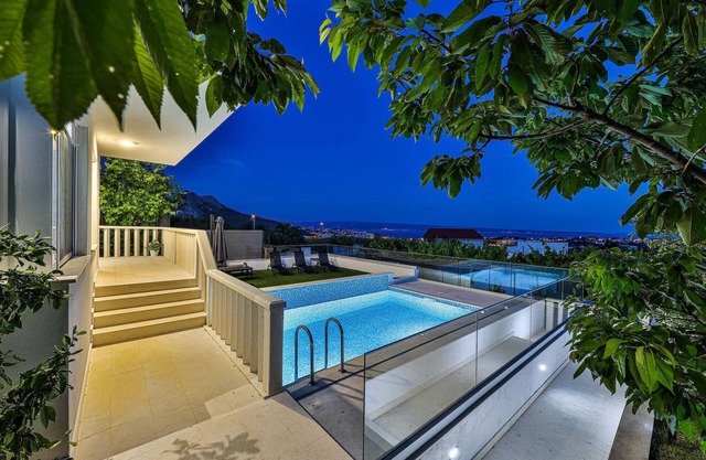 Enjoy your vacation in idyllic surroundings in this beautiful vacation home with pool!