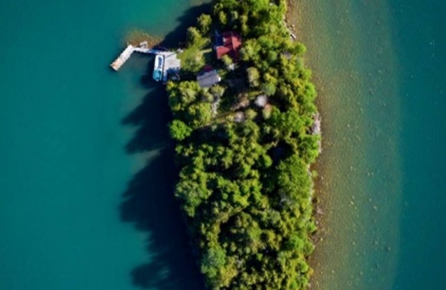 Enjoy your very own Private Island! Seclusion and beauty await at Howard Island