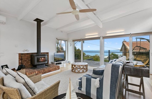 Enki's Rest - Stylish home with ocean views