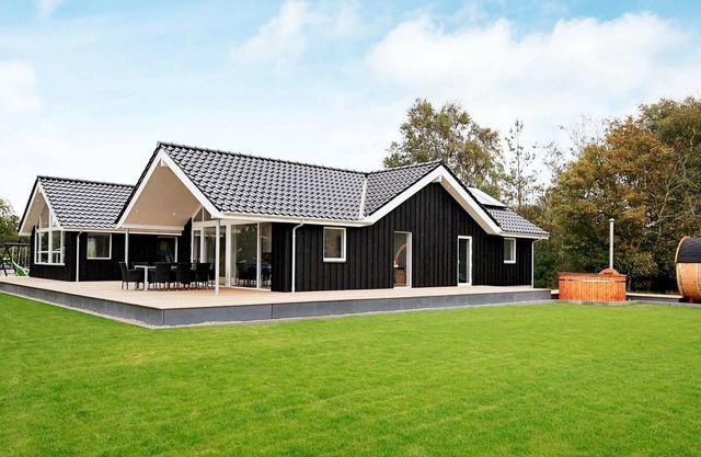 Enorme casa de vacaciones en Gørlev con piscina