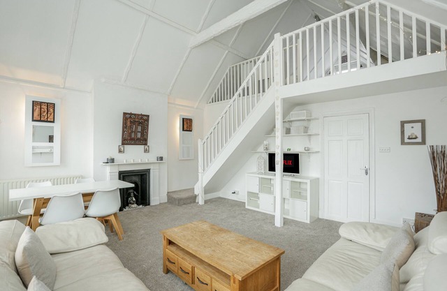Enormous Luxury Retreat , Perfect for Family & Business