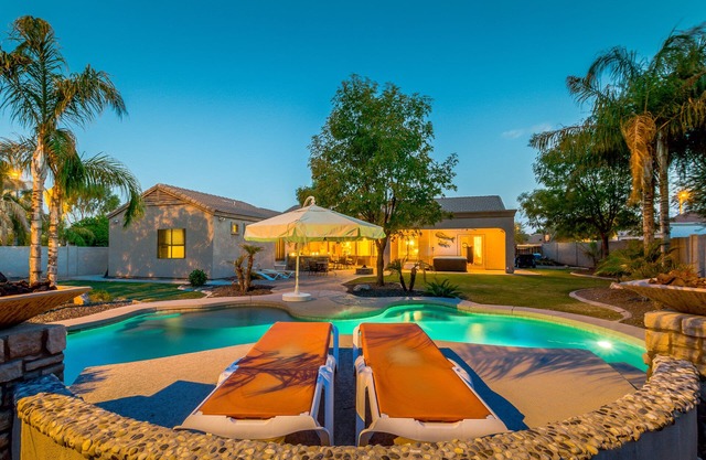 La Escapada Perfecta: Piscina Privada Climatizada en la Laguna y Spa, Para 30 Personas