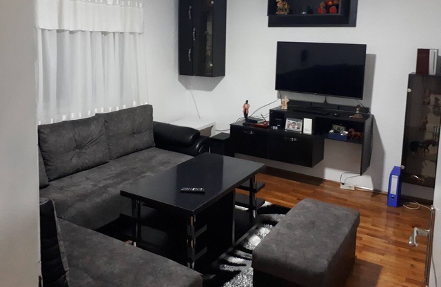 Suficiente para dos parejas o dos familias.
