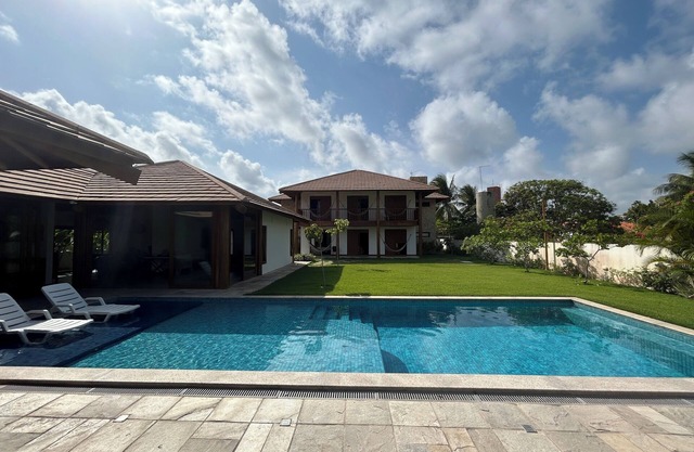 Enseadinha Serrambi - Luxurious pool house with 6 suites (18 people), pool and court