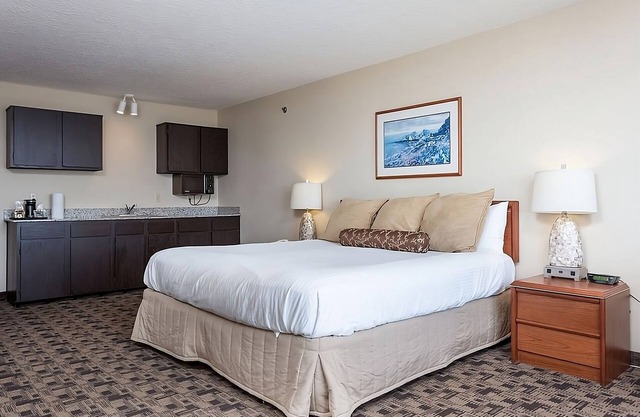 Ensuring a Very Comfortable & Memorable Stay! Pets Are Welcome, Free Parking!