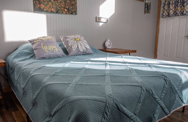 Ensuring a Very Comfortable & Memorable Stay! Pets are Allowed, Near Green River