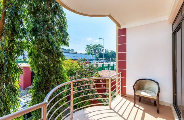 Entebbe Travelle'rs Inn
