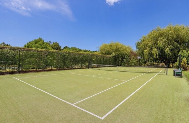 ENTERTAINER'S PARADISE with Tennis Court / 4 Bdrm home + Self contained Studio