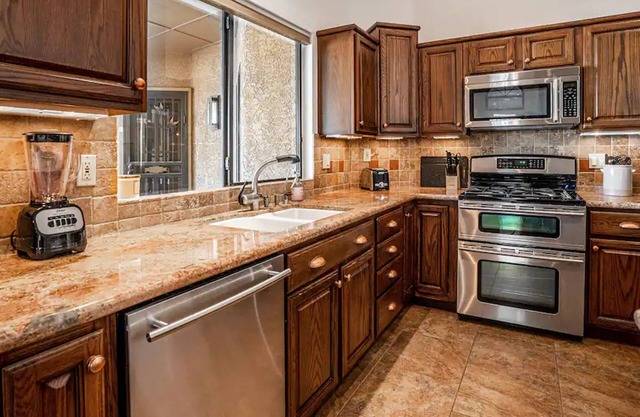 Entertainers Dream in Scottsdale w/Pool and Games!