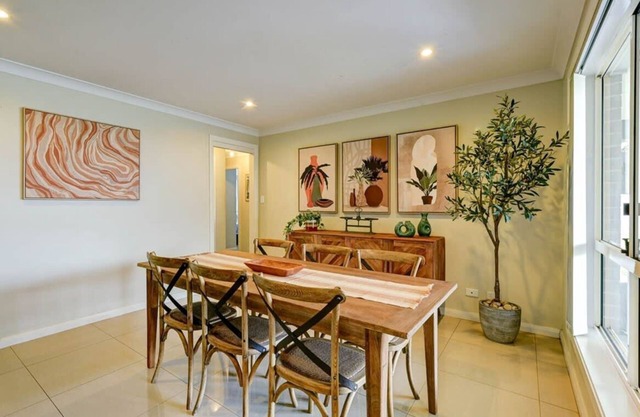 Brookfield | Spacious, Modern & Stylish | Sleeps 9