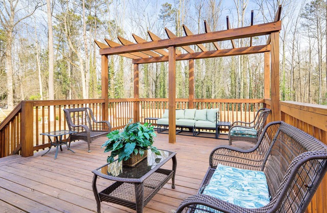 Entertainment-Ready Yard: Spacious Riverdale Home