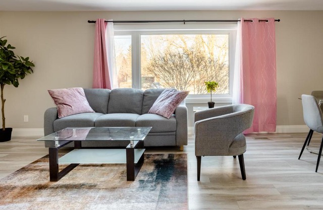 ENTIRE 2 BEDROOM APARTMENT DOWNTOWN - u2