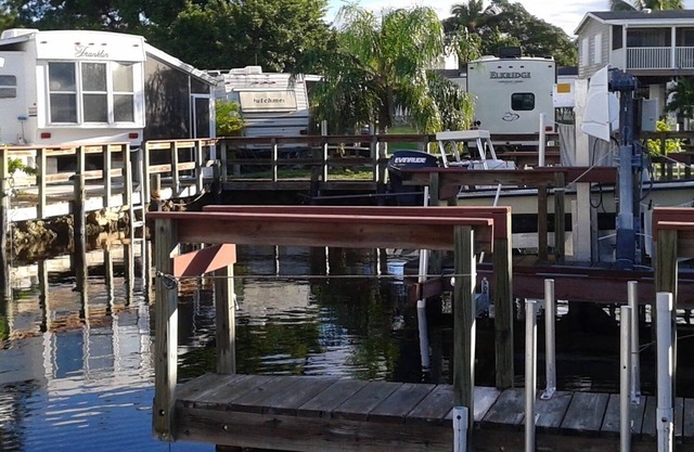 Remolque completo de 2 habitaciones en Chokoloskee Island Private Boat Dock y WIFI