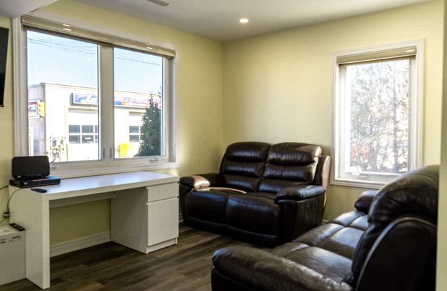 Entire 2 Bedroom Home - Hamilton/Waterdown