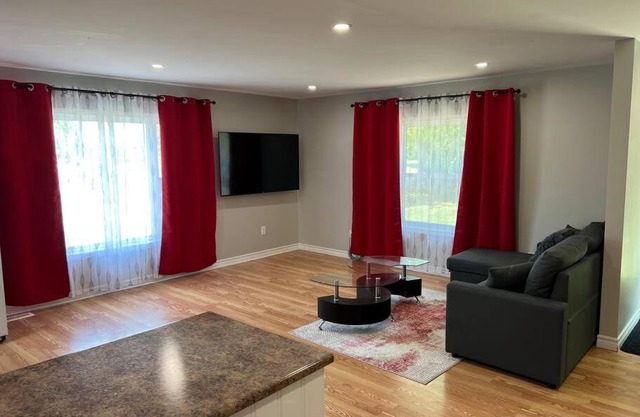 ENTIRE 2-BEDROOM TOWNHOUSE ON a RUSTIC FARM - A