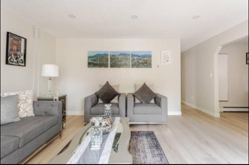 Entire 2 Bedrooms 2 bathrooms private suite in Coquitlam