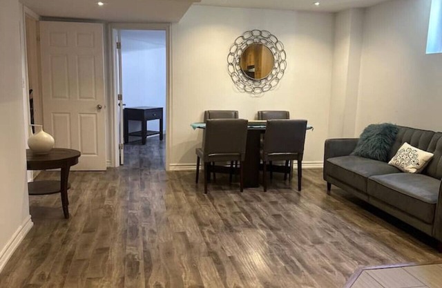 Entire 2 Bedrooms apartment Richmondhill