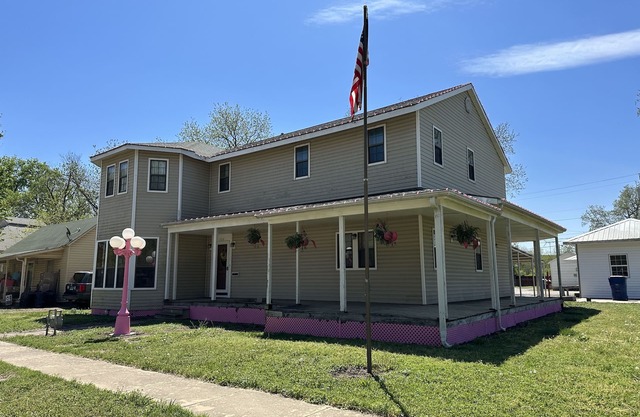 Toda la casa de dos pisos cerca de Pioneer Woman Mercantile