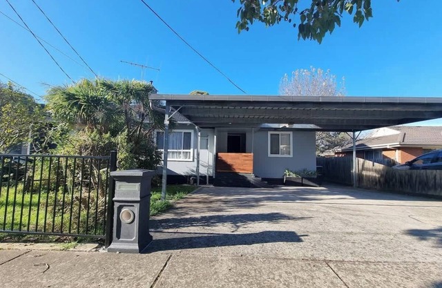 Entire 3 bedroom Doveton home, no sharing