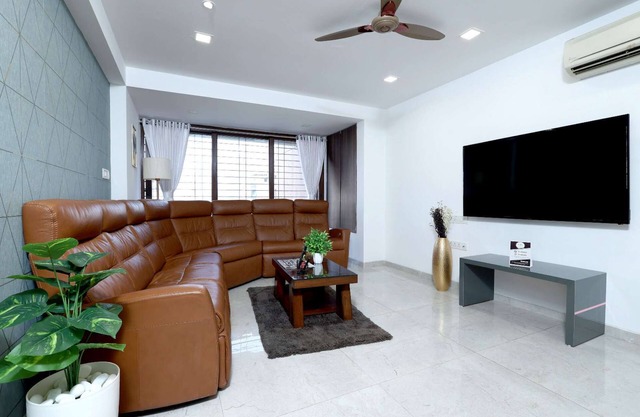 4 BHK Luxurious near Goregaon Exhibition center