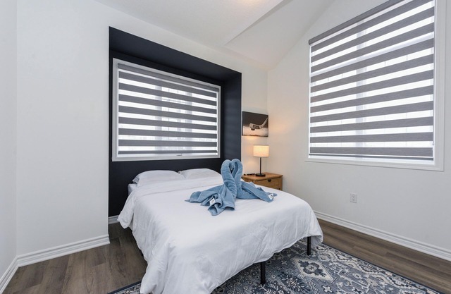 Entire 4BR Brand New Townhome | Milton - Sleep9 - Free Wi Fi, Parking, Crib