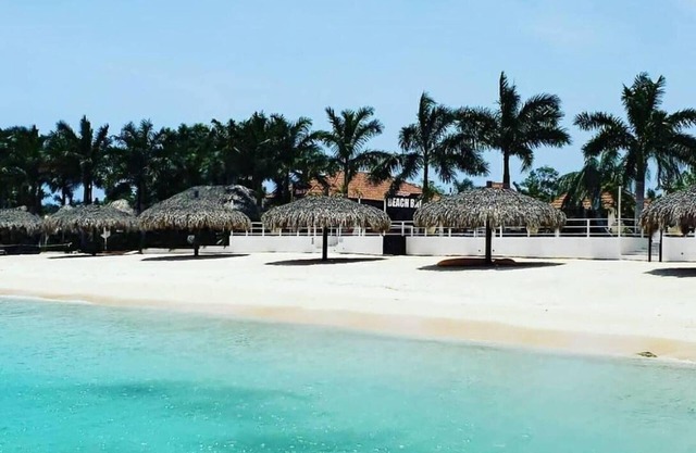 Entire 6-bedroom Villa Free Parking With Fast Wifi