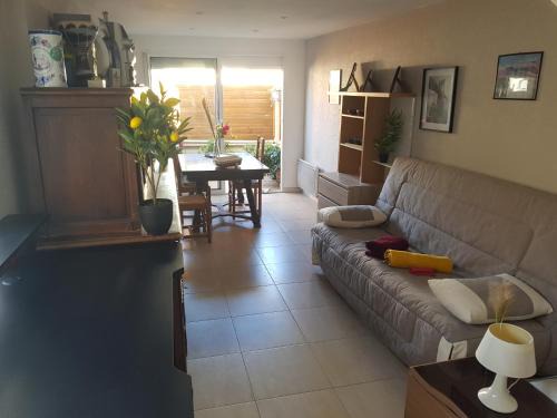 Entire apartment 62 m2 3 rooms 1st floor