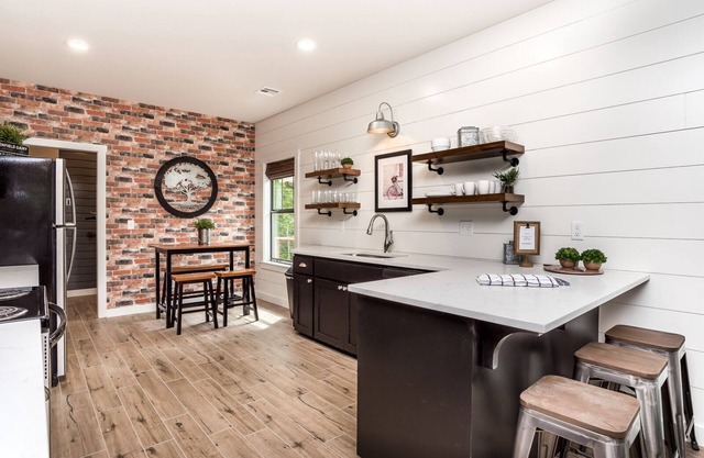 Single Unit Bungalow, 15 Trails Edge Ln.