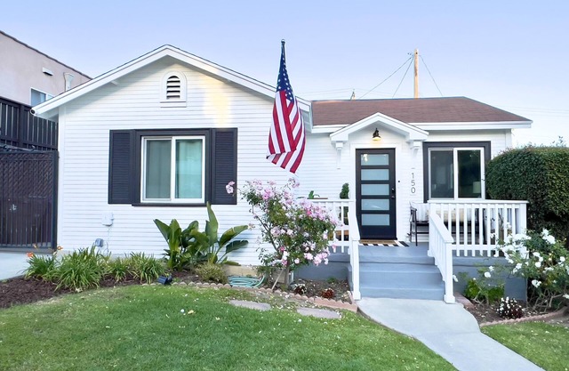 Entire Beach Home with AC/2nd St/Free Parking