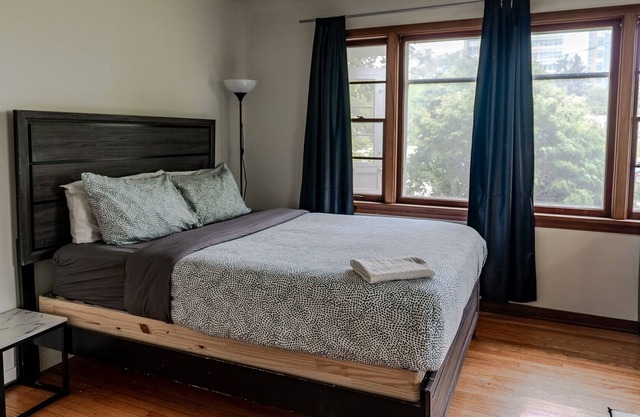 Entire bungalow with free parking Walk to all