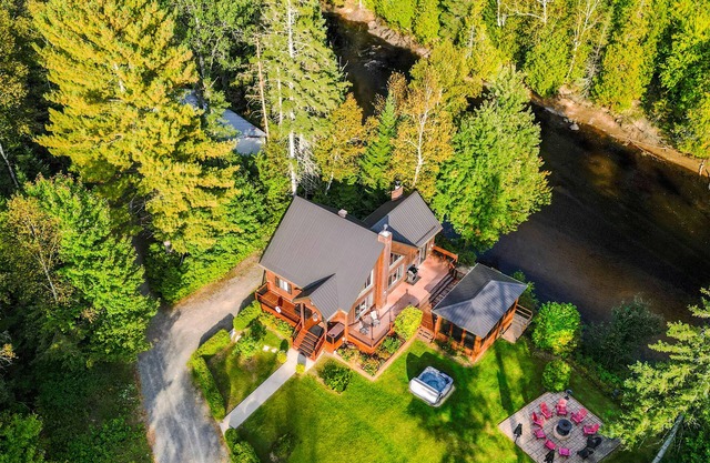 Entire home in Saint-Alexis-des-Monts, Canada