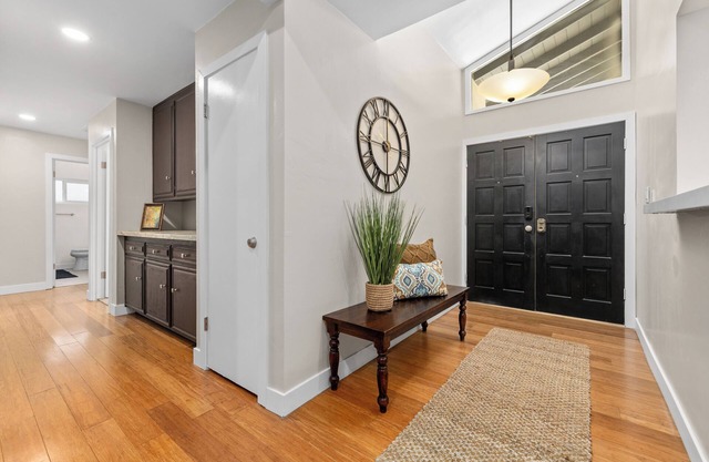 Entire condo in Bakersfield with WiFi, AC
