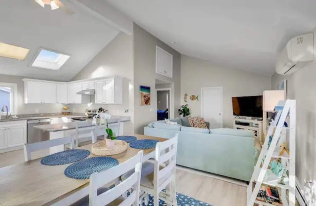 Entire Duplex - Family, Pet & Kid Friendly - River View Fire Pit - Backyard