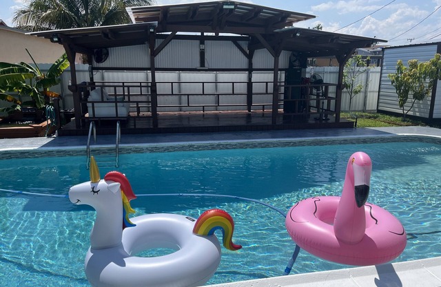 Entire home 4bdrm 2 bath home W/ Pool Miami/Hialeah area