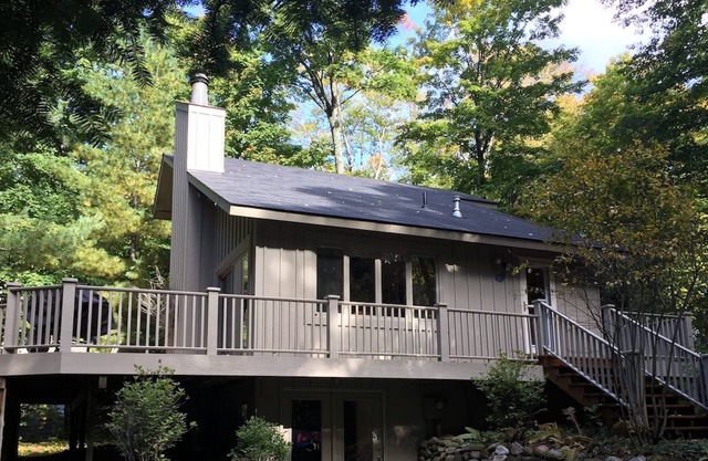 Entire Home! BIRCHWOOD - Golf, Pool, Fitness! Private setting!