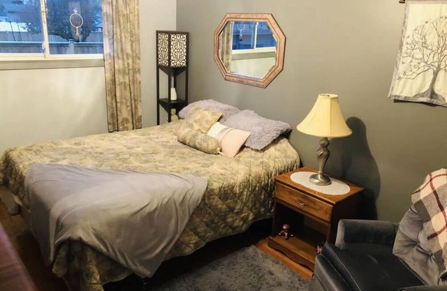 Entire home downtown; biking & walking trails, beaches & concerts in the park!