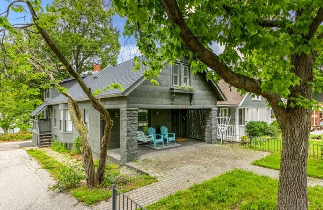 48) Entire Home for families in Kansas City!