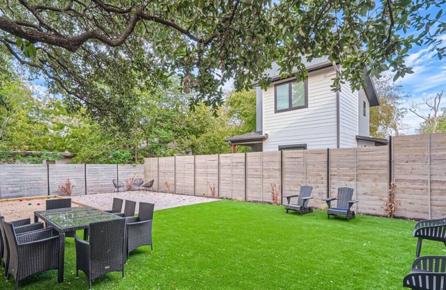 Custom New Build Central Austin Home Mins to DT