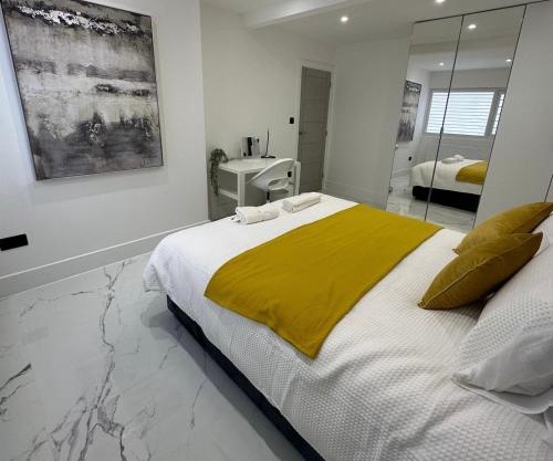 Entire home in Nottingham for family, friends and contractors