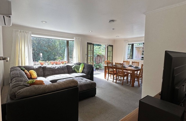 Entire Home in Quiet Dunedin Suburb