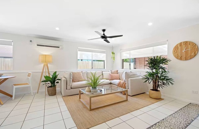 Entire home in Wurtulla, Australia 6 guests*3 bedrooms*4 beds*1 bath
