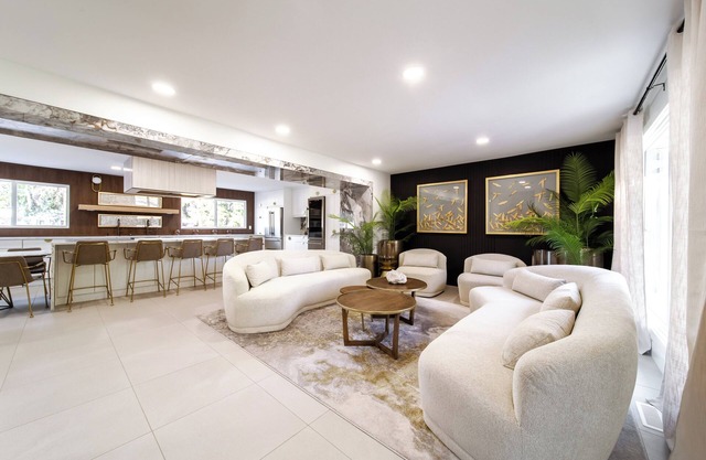 *Entire Home*Luxury Retreat*Hot Tub*A/C