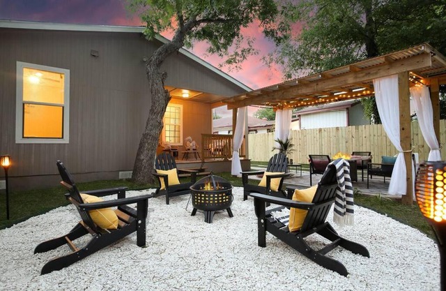 Entire Home Near Downtown Styled For Comfort w Entertainers Dream Backyard!