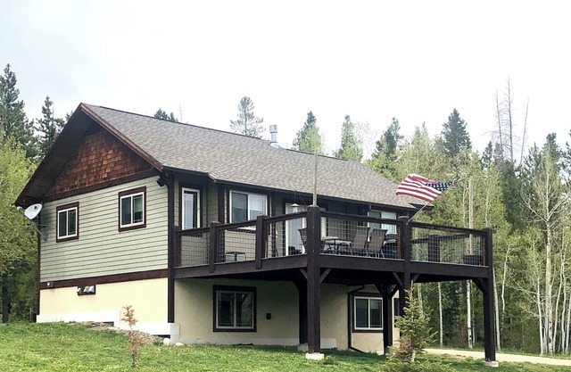 Entire Home/ Picturesque Mtn Getaway